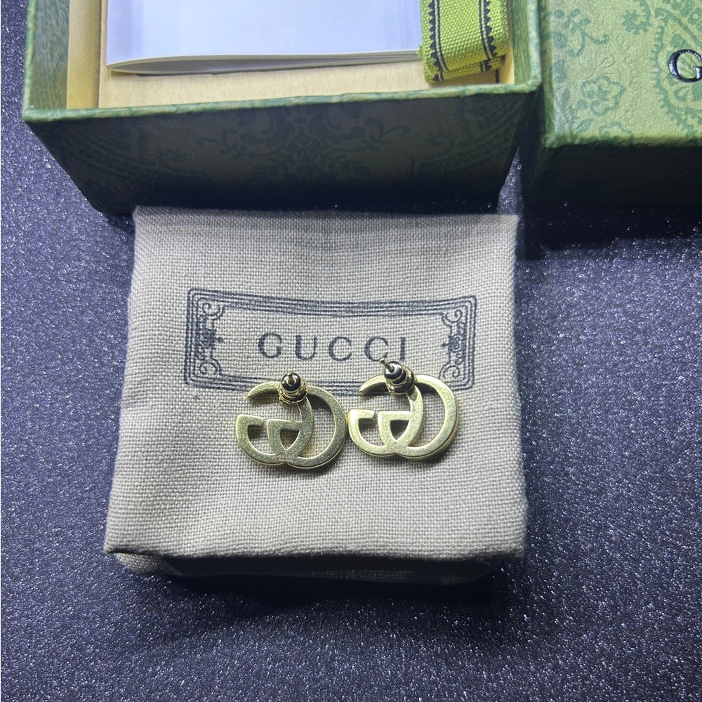 Gucci Gold GG Logo Stud Earrings New - Picture 6 of 7